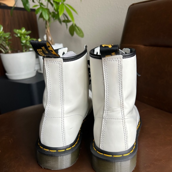 1460 SMOOTH WHITE LEATHER LACE UP BOOTS main image 4